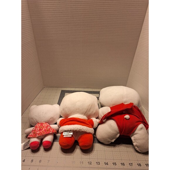 Sanrio Hello Kitty Plush lot - Picture 2 of 4
